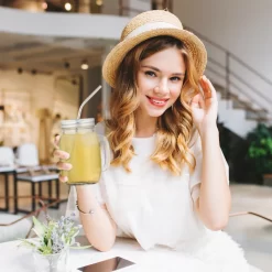 Relaxdays 4 Trinkgläser Mit Deckel Und Zubehör -Pokalserie 4b305893af4b516323d7e8b9f0759dc7