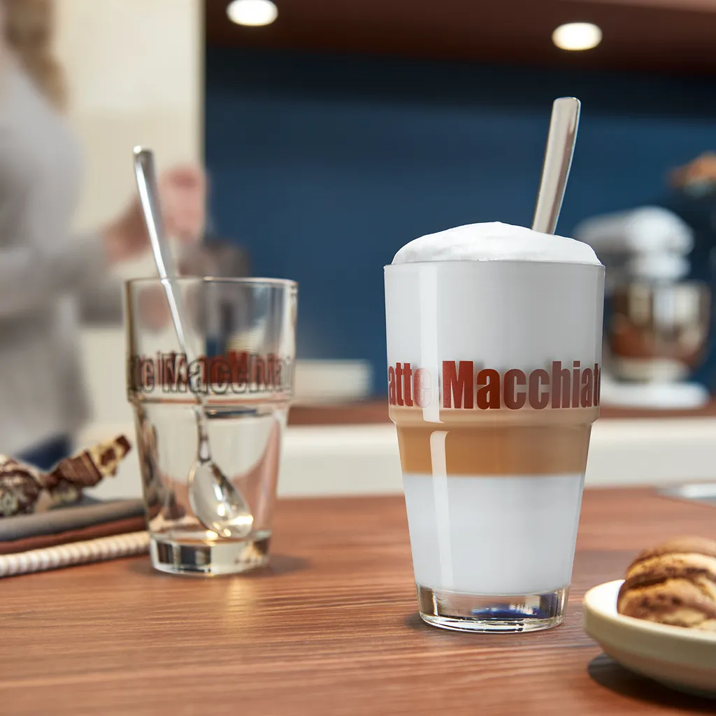 Leonardo Latte Macchiatto Becher 'Solo LM' Mit Löffel, 400ml, Ø 8,5 X 14,7cm (4er Set) 6 Leonardo Latte Macchiatto Becher 'Solo LM' Mit Löffel, 400ml, Ø 8,5 X 14,7cm (4er Set) – Bild 4