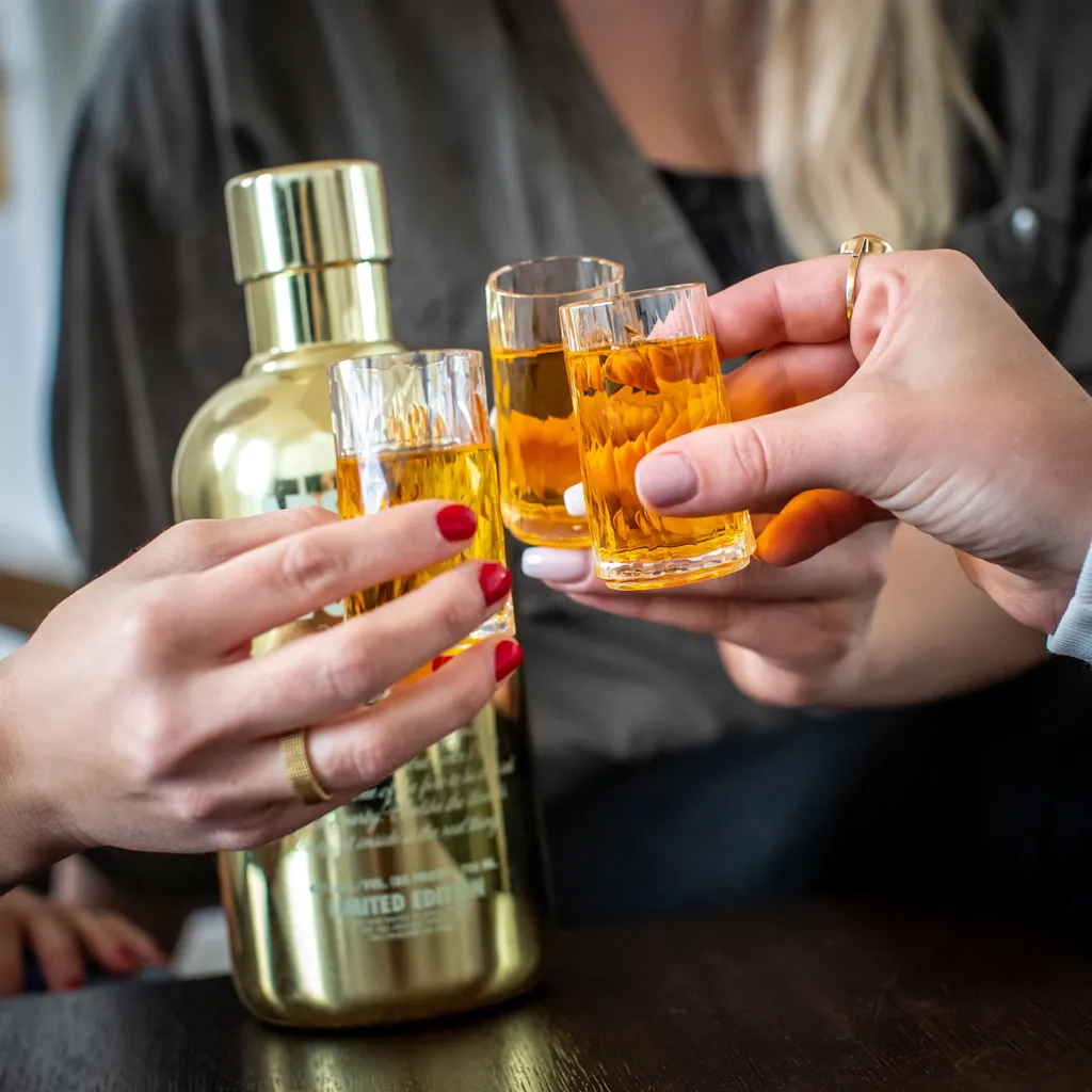 Koziol - Superglas Club No. 07 Schnapsglas 40 Ml 4er Set 4 Koziol - Superglas Club No. 07 Schnapsglas 40 Ml 4er Set – Bild 2