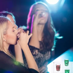 Relaxdays Tic Tac Toe Trinkspiel XL -Pokalserie d36563ff6f226b0c5911e902414cd3ad