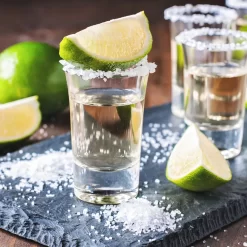 Shotgläser Set 12 Gläser Inklusive Ausgießhilfe -Pokalserie d5489ecfcbf179099ce0ff65c8561628