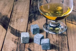 Echos 4er Whisky Steine Set Aus Granit | Wieder Verwendbar | Im Hochwertigem Stoffbeutel | 8 Echos 4er Whisky Steine Set Aus Granit | Wieder Verwendbar | Im Hochwertigem Stoffbeutel | -Pokalserie e83cac06ce5557025160ae3c99aa3230